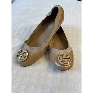 Tory Burch Caroline Ballet Flats Size 7 Beige Patent Leather Khaki Slip On